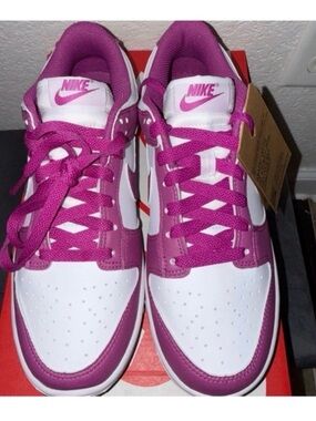 Nike Women’s White and Fuchsia Low-Top Sneakers